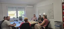 A hospice ellátás egyik legfontosabb célja, hogy a betegek számára a lehető legnagyobb testi és lelki komfortot biztosítsa, miközben a családtagok is megfelelő támogatást kapnak ebben az érzékeny élethelyzetben. Ennek jegyében a Petica Hospice Kft. 2026. május 27-től rendszeres, támogató jellegű tréningeket indít az érdeklődő betegek és hozzátartozóik számára.